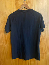 Load image into Gallery viewer, Size Medium GymShark Men's Short Sleeve Shirt
