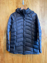 Load image into Gallery viewer, Women Size M The North Face Grey Women&#39;s Winter Jacket
