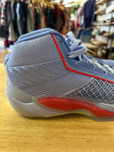 Load image into Gallery viewer, 10.5 Jordan Basketball Shoes
