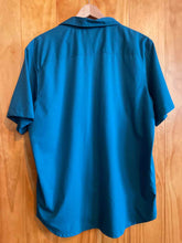 Load image into Gallery viewer, Size Medium Columbia Men's Short Sleeve Shirt
