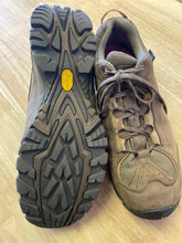 Load image into Gallery viewer, Shoe Size 10.5 vasque Brown Hiking Shoes
