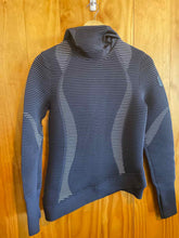 Load image into Gallery viewer, Size Medium Under Armour Black Women&#39;s Hoodie
