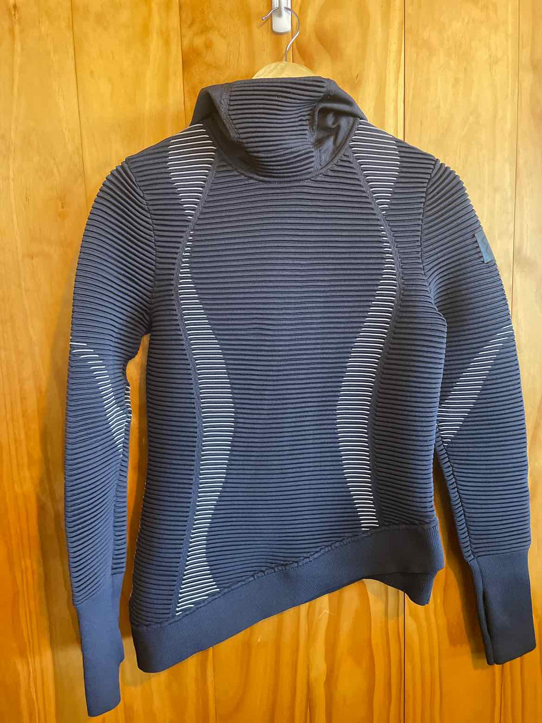 Size Medium Under Armour Black Women's Hoodie