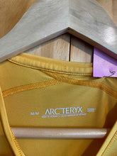 Load image into Gallery viewer, Size M Arc'teryx Yellow Women's Short Sleeve Shirt
