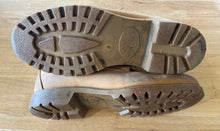 Load image into Gallery viewer, Women&#39;s Shoe Size 10.5 Timberland Brown Boots
