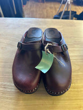 Load image into Gallery viewer, Women's Shoe Size 39 Troentorp Maroon Clogs

