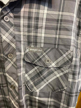Load image into Gallery viewer, Size M Wrangler Men's Flannel

