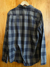 Load image into Gallery viewer, Size Large Weatherproof Men's Flannel
