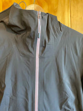 Load image into Gallery viewer, Women Size XS Mountain Hardwear Grey Women&#39;s Rain Jacket
