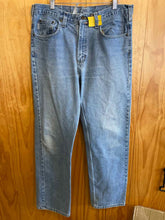 Load image into Gallery viewer, Size 35 Carhartt Men's Jeans
