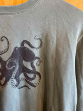Load image into Gallery viewer, Size Medium Independent Trading Company Men's Sweater &amp; Sweatshirt
