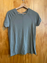 Load image into Gallery viewer, Size Medium Athleta Olive Women's Short Sleeve Shirt
