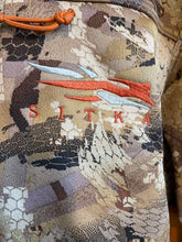 Load image into Gallery viewer, Size M Sitka Men's Sweater &amp; Sweatshirt
