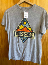 Load image into Gallery viewer, Size Small Women&#39;s Short Sleeve Shirt
