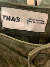 Load image into Gallery viewer, Size 2 TNA Green Women's Capris
