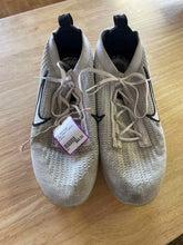 Load image into Gallery viewer, 9.5 Nike Men&#39;s Shoes
