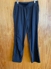 Load image into Gallery viewer, Size M Tasc Black Women&#39;s Leggings
