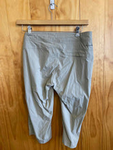 Load image into Gallery viewer, Size 12 Columbia Khaki Women's Capris
