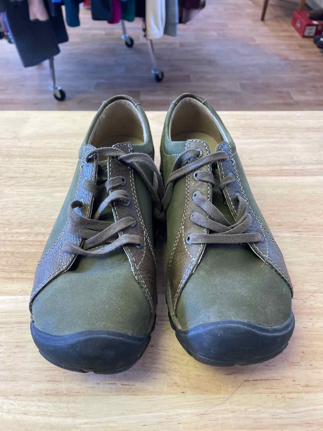 Women's Shoe Size 8.5 Keen Green Hiking Shoes