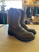 Load image into Gallery viewer, Shoe Size 7 Ariat Cowboy Boots
