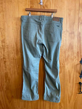 Load image into Gallery viewer, Size 38 Mountain Hardwear Men&#39;s Pants
