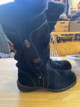 Load image into Gallery viewer, Shoe Size 11 Baretraps Black Women&#39;s Winter Boots
