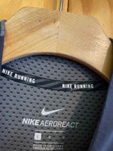 Load image into Gallery viewer, Size Large Nike Men's Light Jacket
