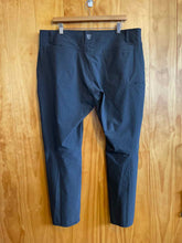 Load image into Gallery viewer, Size 38 Kuhl Men&#39;s Pants
