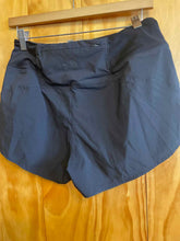 Load image into Gallery viewer, Size Medium The North Face Black Women's Shorts
