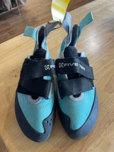 Load image into Gallery viewer, Shoe Size 6 5.10 Teal Women&#39;s  Casual Shoes
