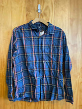 Load image into Gallery viewer, Size XL Mountain Hardwear Men's Flannel
