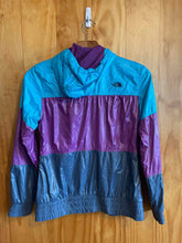 Load image into Gallery viewer, Women Size Medium North Face Women&#39;s Jacket
