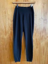 Load image into Gallery viewer, Size Medium Patagonia Black Women's Pants
