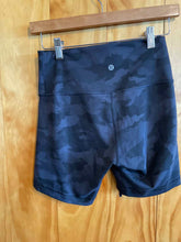 Load image into Gallery viewer, Size 8 Lululemon Black Women's Shorts
