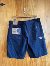 Load image into Gallery viewer, Size 38 Weatherproof Men&#39;s Shorts
