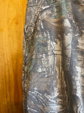 Load image into Gallery viewer, Size 42 Carhartt Men's Pants
