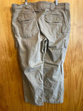 Load image into Gallery viewer, Size 40 Duluth Trading Men&#39;s Pants

