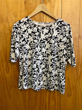 Load image into Gallery viewer, Size XL Lands End Black and White Women's Misc. Swimwear
