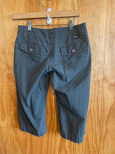 Load image into Gallery viewer, Size 2 Patagonia Green Women&#39;s Capris
