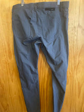 Load image into Gallery viewer, Size 34 Nike Men's Pants

