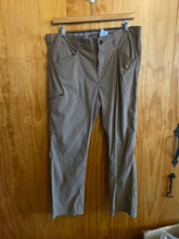 Load image into Gallery viewer, Size 38x30 Orvis Men's Pants
