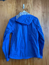Load image into Gallery viewer, Women Size XS LL Bean Periwinkle Women's Rain Jacket

