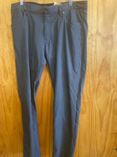Load image into Gallery viewer, Size 34 Nike Men's Pants
