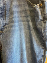 Load image into Gallery viewer, Size 38 Wrangler Men's Pants
