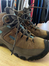 Load image into Gallery viewer, Women's Shoe Size 7 Keen Brown Hiking Boots
