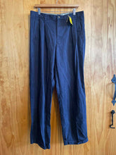 Load image into Gallery viewer, Size 35 Eddie Bauer Men&#39;s Pants
