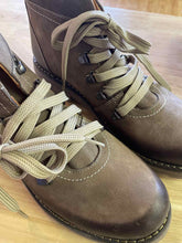 Load image into Gallery viewer, Women&#39;s Shoe Size 41 Biza Brown Boots
