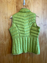 Load image into Gallery viewer, Size Medium Athleta Women&#39;s Vest
