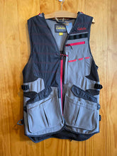 Load image into Gallery viewer, Size M Cabelas Men's Vest

