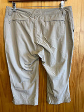 Load image into Gallery viewer, Size 14 Gander Mountain Khaki Women's Capris
